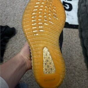 yezzy adidas carbon size 11.